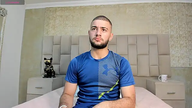 MaximusDick1  online show from 11/22/25, 04:22