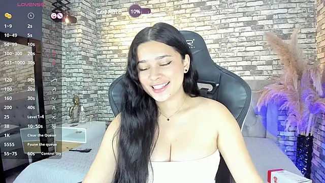 Snapshot of ariadna_milano chatting on 01/07/25, 03:44 ariadna milano online show from 01/07/25, 03:44