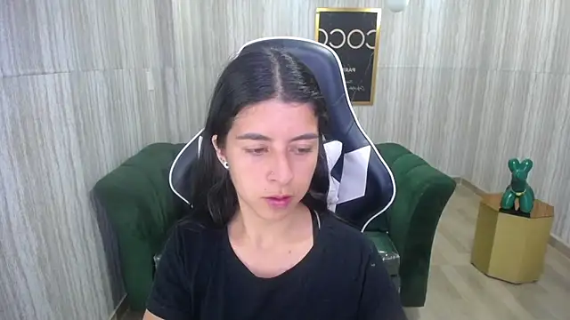 Snapshot of Bela_t_ chatting on 12/10/24, 04:38 Bela t online show from 12/10/24, 04:38