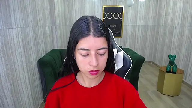 Snapshot of Bela_t_ chatting on 12/13/24, 04:27 Bela t online show from 12/13/24, 04:27