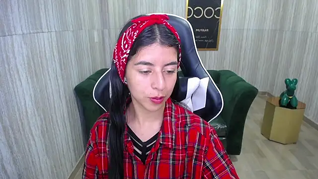 Snapshot of Bela_t_ chatting on 12/14/24, 04:31 Bela t online show from 12/14/24, 04:31