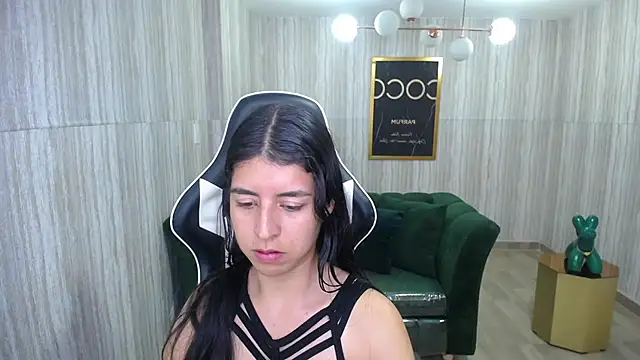 Snapshot of Bela_t_ chatting on 12/14/24, 09:13 Bela t online show from 12/14/24, 09:13