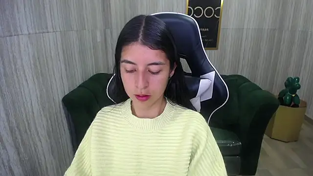 Snapshot of Bela_t_ chatting on 12/16/24, 04:38 Bela t online show from 12/16/24, 04:38