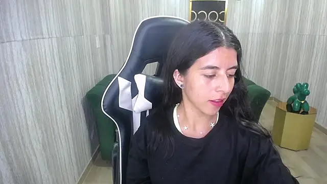 Snapshot of Bela_t_ chatting on 12/19/24, 06:12 Bela t online show from 12/19/24, 06:12