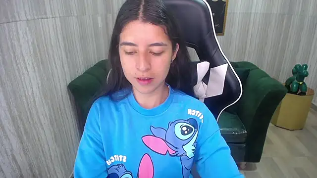 Snapshot of Bela_t_ chatting on 12/20/24, 04:25 Bela t online show from 12/20/24, 04:25