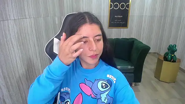 Snapshot of Bela_t_ chatting on 12/20/24, 07:28 Bela t online show from 12/20/24, 07:28