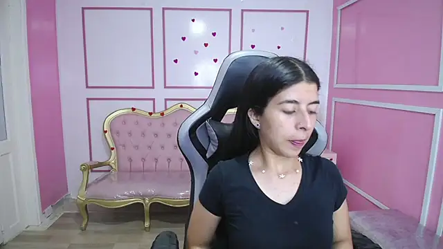 Snapshot of Bela_t_ chatting on 12/27/24, 04:10 Bela t online show from 12/27/24, 04:10