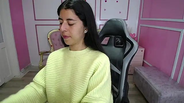 Snapshot of Bela_t_ chatting on 01/20/25, 04:01 Bela t online show from 01/20/25, 04:01