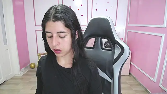 Snapshot of Bela_t_ chatting on 01/22/25, 04:33 Bela t online show from 01/22/25, 04:33