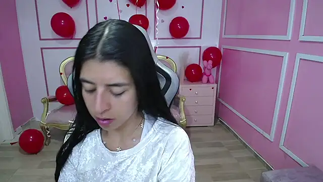 Snapshot of Bela_t_ chatting on 02/13/25, 04:28 Bela t online show from 02/13/25, 04:28