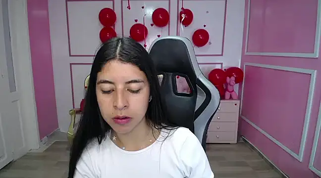 Snapshot of Bela_t_ chatting on 02/20/25, 04:36 Bela t online show from 02/20/25, 04:36