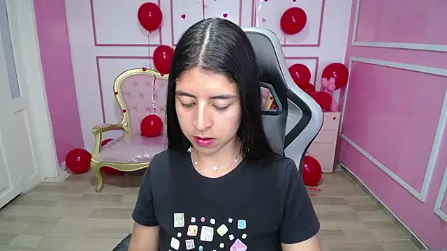 Snapshot of Bela_t_ chatting on 02/25/25, 04:42 Bela t online show from 02/25/25, 04:42