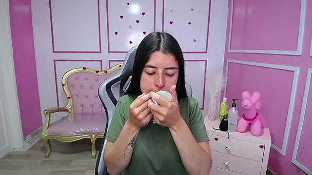 Snapshot of Bela_t_ chatting on 03/15/25, 04:43 Bela t online show from 03/15/25, 04:43