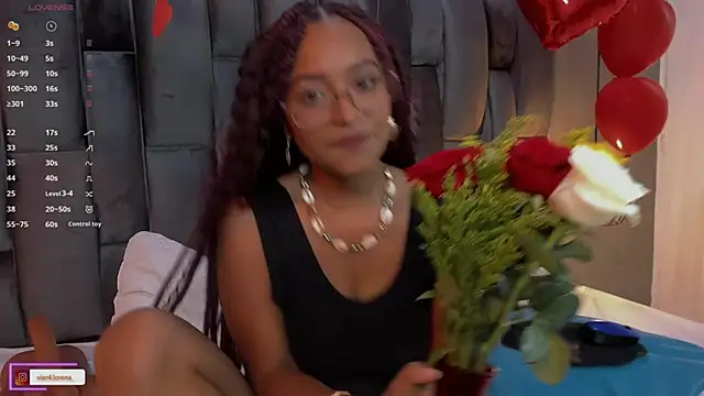 Snapshot of Lorena_Vieira_ chatting on 02/15/25, 08:33 Lorena Vieira  online show from 02/15/25, 08:33