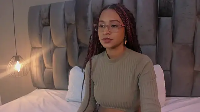 Snapshot of Lorena_Vieira_ chatting on 03/07/25, 06:54 Lorena Vieira  online show from 03/07/25, 06:54