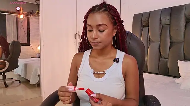 Snapshot of Lorena_Vieira_ chatting on 09/23/25, 06:44 Lorena Vieira  online show from 09/23/25, 06:44