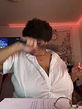 Snapshot of Ectorius chatting on 10/27/25, 11:52 Ectorius online show from 10/27/25, 11:52