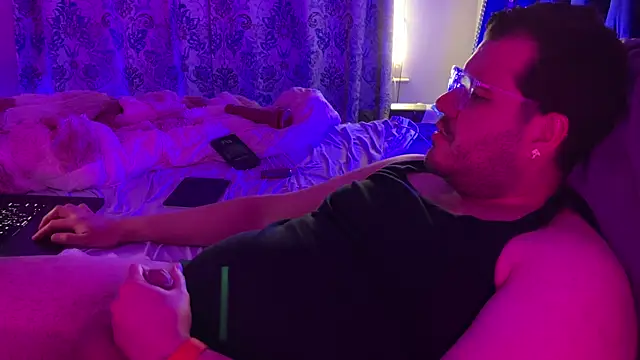 Snapshot of bearcloudcomputa chatting on 03/15/25, 12:15 bearcloudcomputa online show from 03/15/25, 12:15