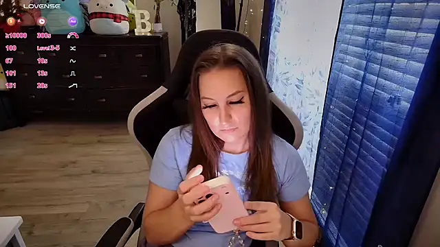 Snapshot of Brooklyn_Bee chatting on 11/19/25, 09:37 Brooklyn Bee online show from 11/19/25, 09:37