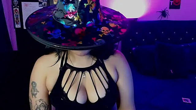 Snapshot of Pauilina chatting on 11/02/25, 08:55 Pauilina online show from 11/02/25, 08:55