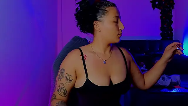 Snapshot of Pauilina chatting on 02/04/26, 12:00 Pauilina online show from 02/04/26, 12:00