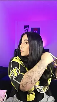 Snapshot of Pauilina chatting on 04/21/26, 09:28 Pauilina online show from 04/21/26, 09:28