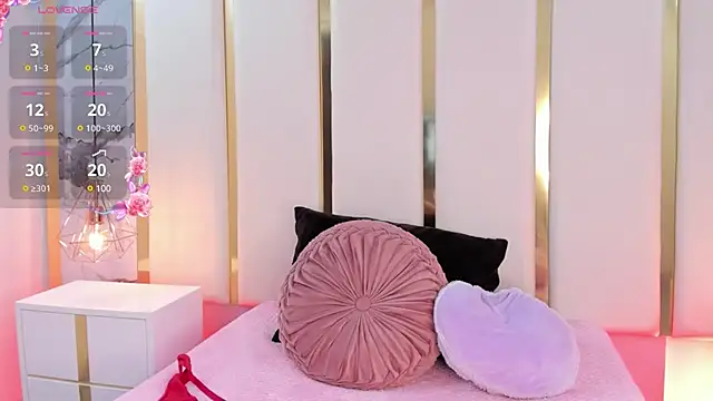 Snapshot of SalommeFlores chatting on 02/07/25, 12:09 SalommeFlores online show from 02/07/25, 12:09