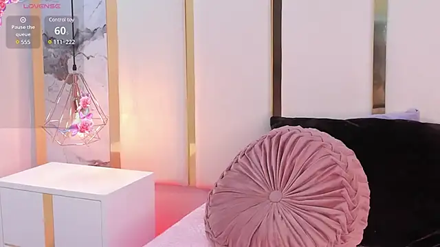 Snapshot of SalommeFlores chatting on 02/12/25, 04:01 SalommeFlores online show from 02/12/25, 04:01