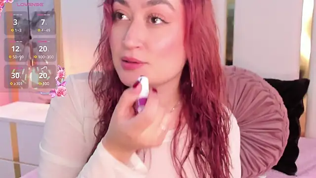 Snapshot of SalommeFlores chatting on 02/14/25, 12:09 SalommeFlores online show from 02/14/25, 12:09