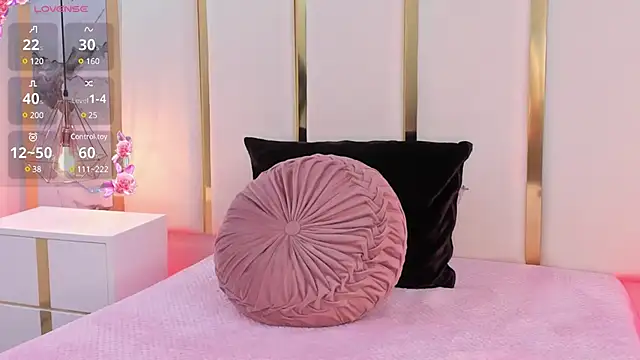 Snapshot of SalommeFlores chatting on 03/17/25, 02:30 SalommeFlores online show from 03/17/25, 02:30