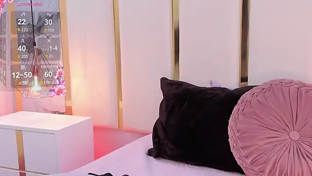 Snapshot of SalommeFlores chatting on 03/19/25, 12:15 SalommeFlores online show from 03/19/25, 12:15