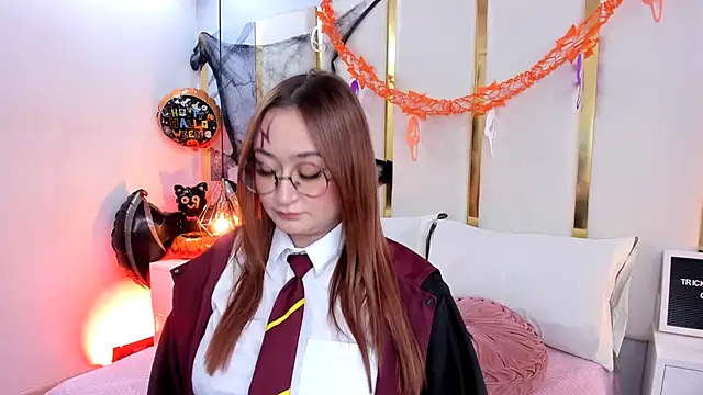 Snapshot of SalommeFlores chatting on 10/29/25, 09:27 SalommeFlores online show from 10/29/25, 09:27