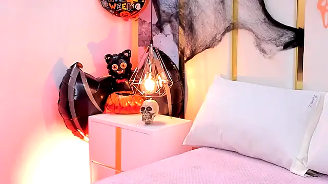 Snapshot of SalommeFlores chatting on 10/30/25, 09:15 SalommeFlores online show from 10/30/25, 09:15