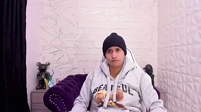 Im Milan Rs online show from 02/12/25, 09:42