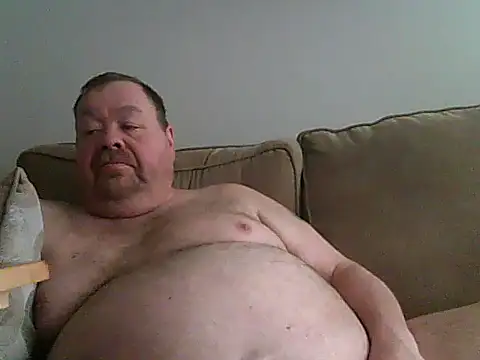 Snapshot of hitman_35 chatting on 04/08/26, 10:21 hitman 35 online show from 04/08/26, 10:21