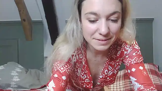 Snapshot of carlaaa chatting on 12/20/24, 09:50 carlaaa online show from 12/20/24, 09:50