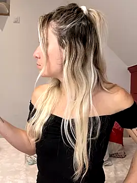 carlaaa online show from 10/12/25, 08:24