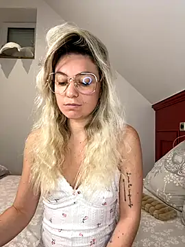 Snapshot of carlaaa chatting on 11/04/25, 09:14 carlaaa online show from 11/04/25, 09:14