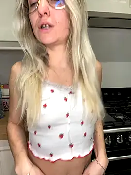 Snapshot of carlaaa chatting on 12/03/25, 09:13 carlaaa online show from 12/03/25, 09:13