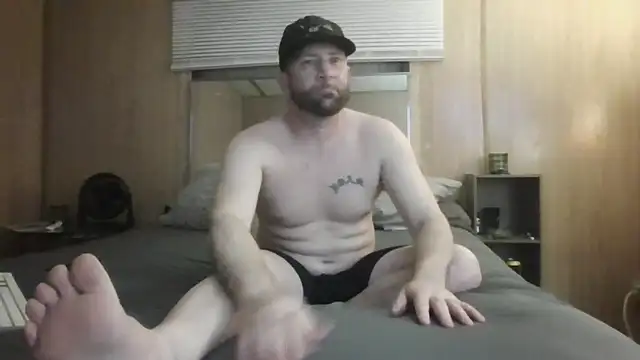 Snapshot of Edward_LongCock chatting on 04/17/26, 06:05 Edward LongCock online show from 04/17/26, 06:05