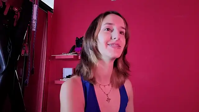 Snapshot of Ambar_Roux_ chatting on 12/14/25, 12:10 Ambar Roux online show from 12/14/25, 12:10