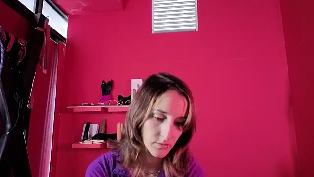 Snapshot of Ambar_Roux_ chatting on 12/15/25, 01:48 Ambar Roux online show from 12/15/25, 01:48