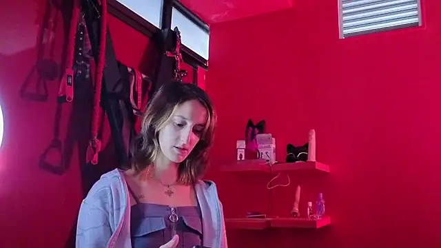 Snapshot of Ambar_Roux_ chatting on 01/12/26, 01:16 Ambar Roux online show from 01/12/26, 01:16