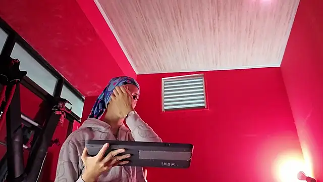 Snapshot of Ambar_Roux_ chatting on 02/02/26, 07:56 Ambar Roux online show from 02/02/26, 07:56