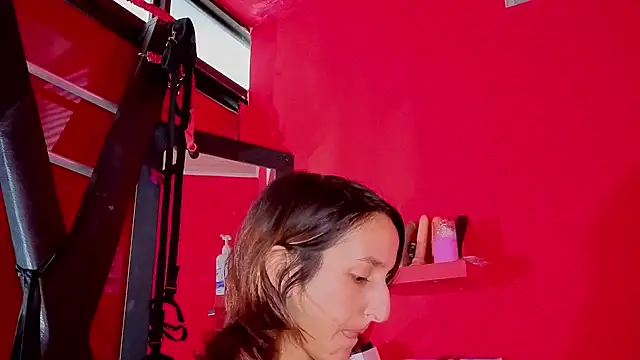 Ambar Roux  online show from 05/07/26, 03:28