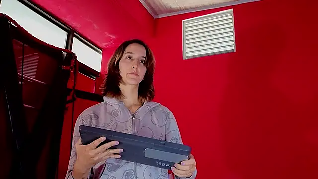 Ambar Roux  online show from 05/09/26, 01:27
