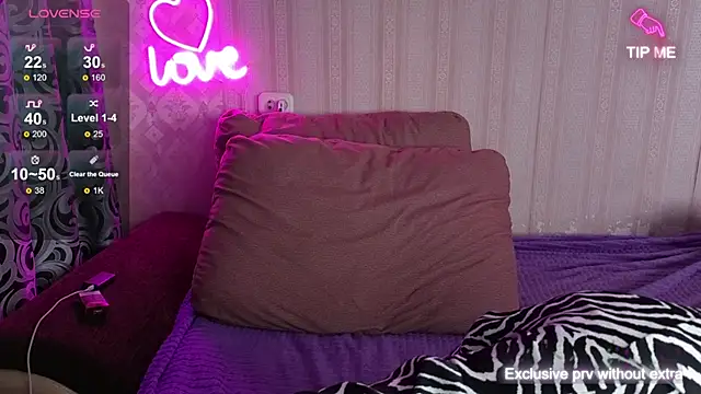 Snapshot of KellyCrystall chatting on 09/22/25, 06:26 KellyCrystall online show from 09/22/25, 06:26