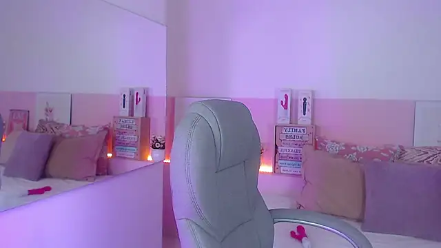 Snapshot of violeta_leon chatting on 02/25/25, 05:41 violeta leon online show from 02/25/25, 05:41