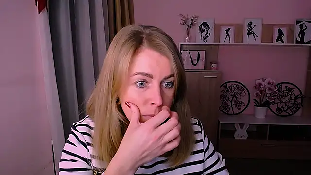 Snapshot of Hot_Milady chatting on 12/16/24, 07:48 Hot Milady online show from 12/16/24, 07:48