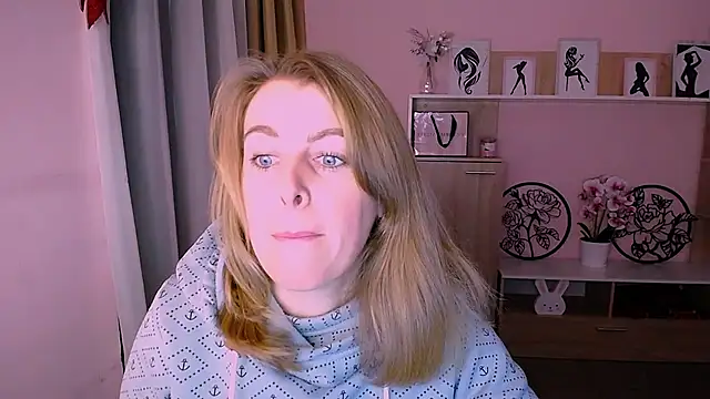 Snapshot of Hot_Milady chatting on 12/17/24, 07:40 Hot Milady online show from 12/17/24, 07:40